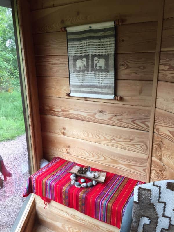 meditation-hut-interior-2