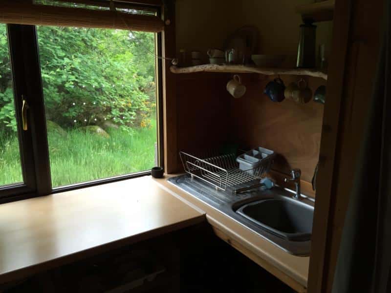 meditation-hut-kitchen