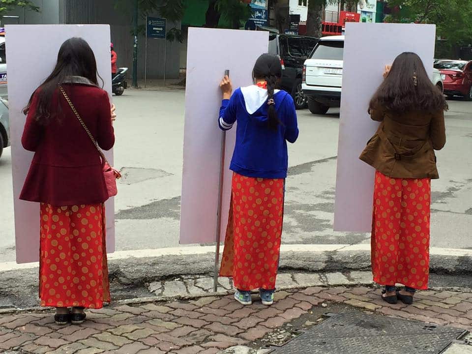 advertising-placard-girls