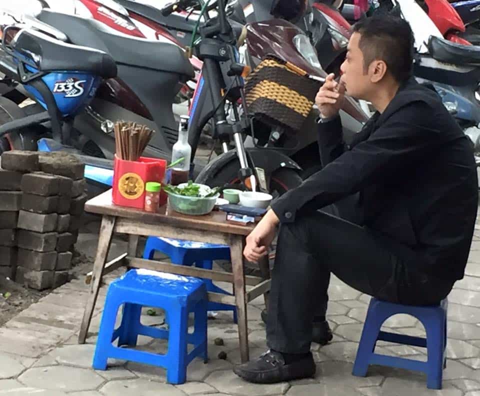 hanoi-smoking-seller