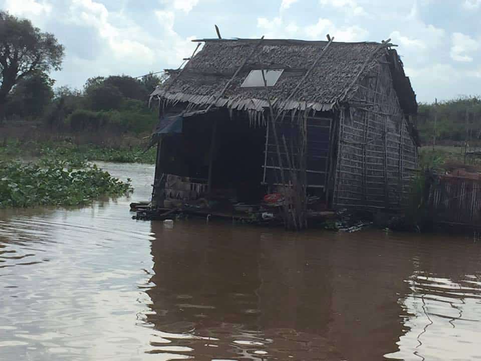 floating-village-cambodia