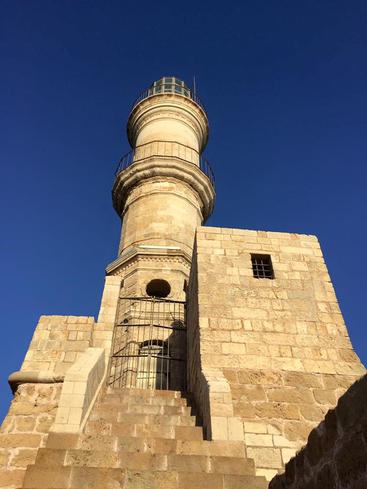 laura-davis-greece-chania-lighthouse-close