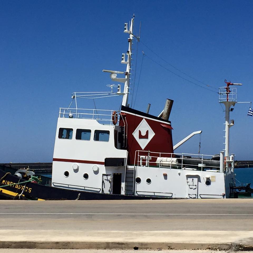 laura-davis-greece-heraklion-cute-tug-boat