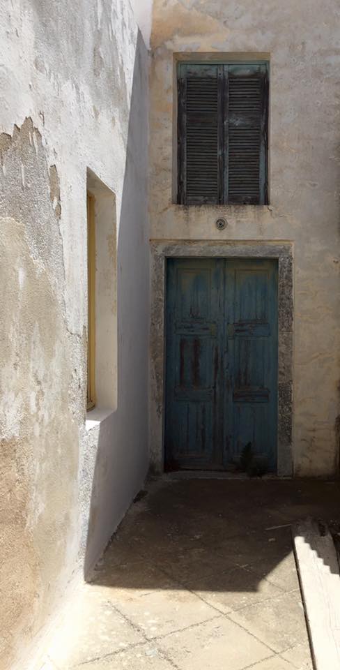 laura-davis-greece-i-love-doors