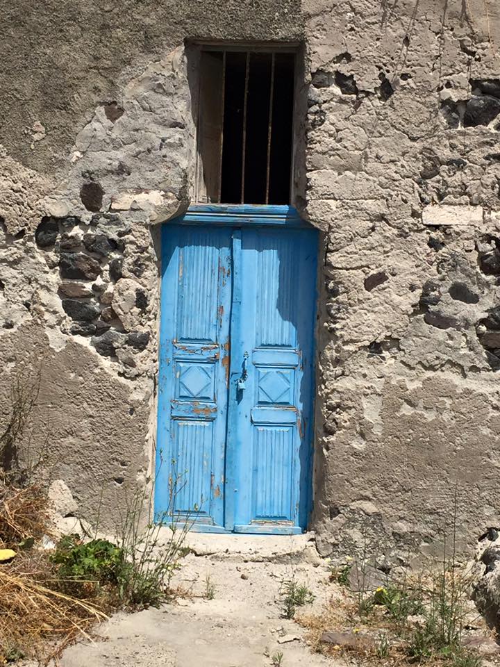 laura-davis-greece-blue-doors