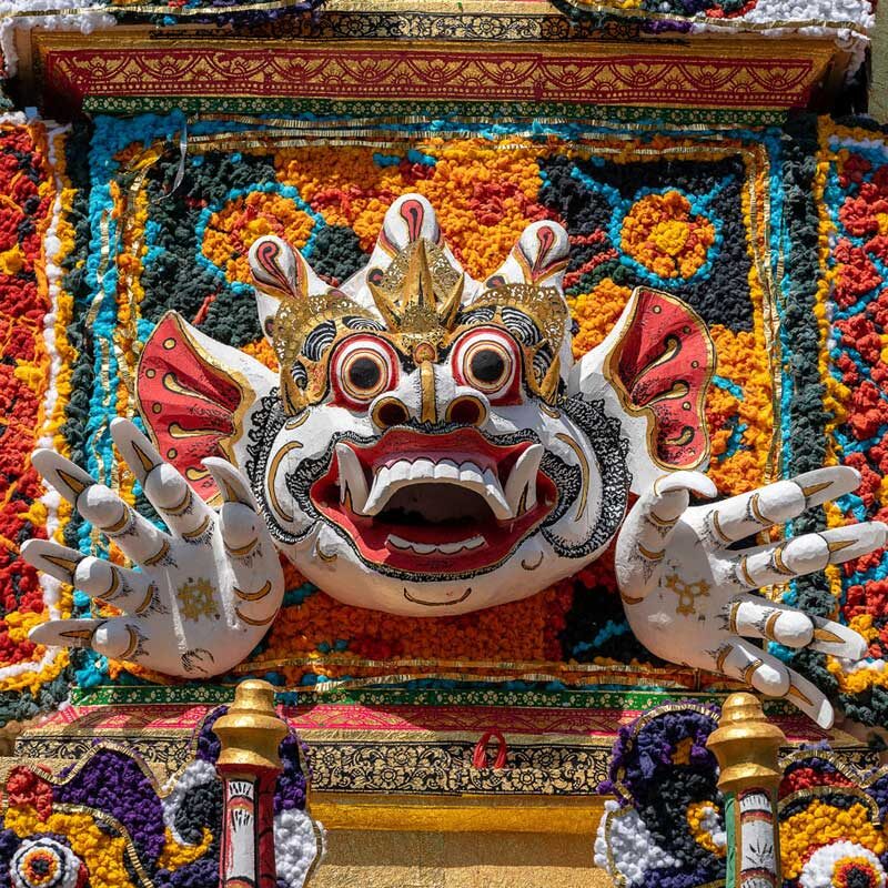 AdobeStock_295627717Detail-Bade-cremation-tower-with-traditional-balinese_800px